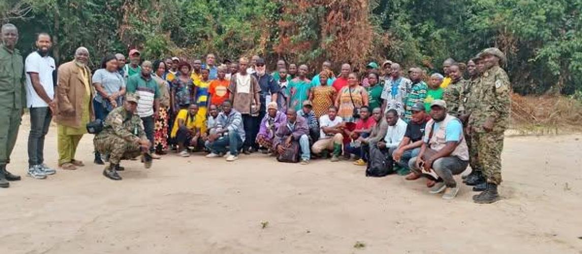 The FDA delegation engages with community dwellers 